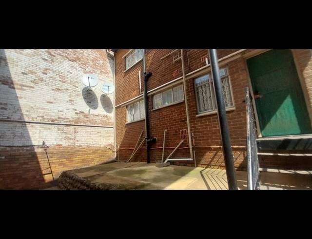 8 BEDROOM APARTMENT FOR SALE IN FISHERS HILL